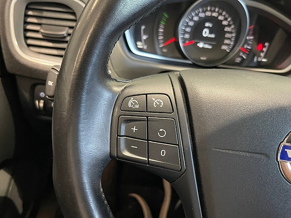 Volvo V40 16 of 23