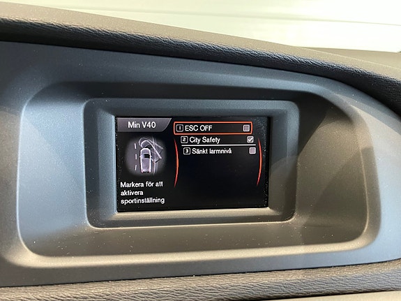 Volvo V40 13 of 23
