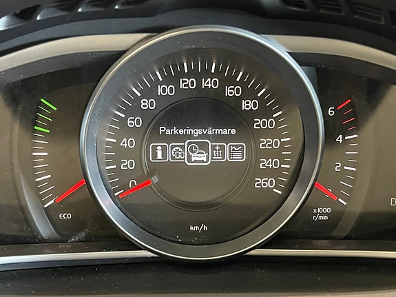 Volvo V40 12 of 23