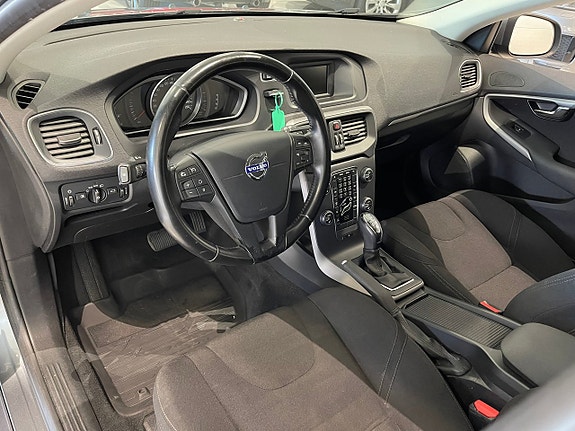 Volvo V40 9 of 23