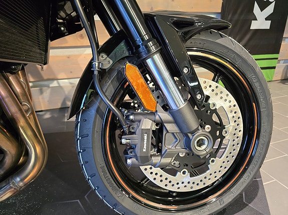 Kawasaki Versys 1100S Tourer 6 of 13