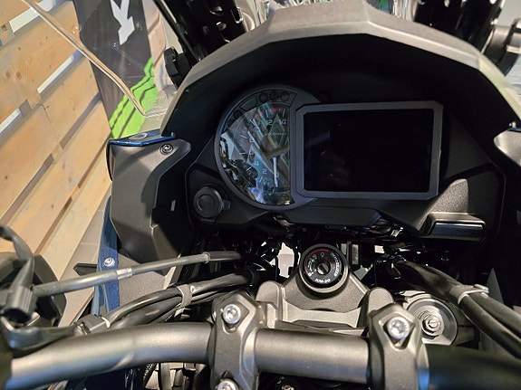 Kawasaki Versys 1100S Tourer 10 of 13