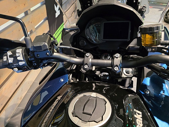 Kawasaki Versys 1100S Tourer 9 of 13