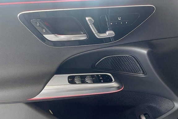 Mercedes-Benz E300 de 14 of 29