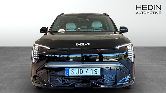 Kia EV3 2 of 12