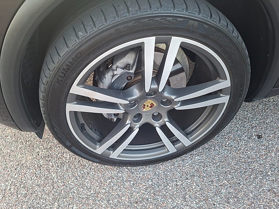 Porsche Cayenne 9 of 12
