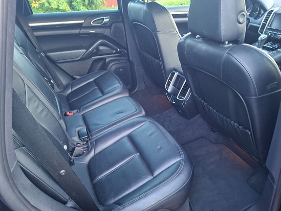 Porsche Cayenne 7 of 12