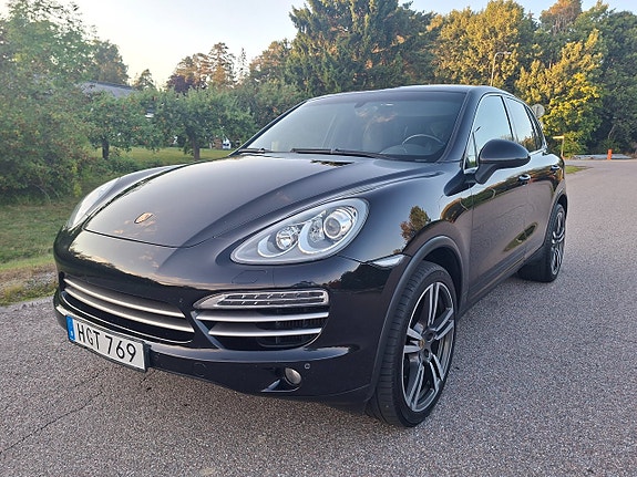 Porsche Cayenne 4 of 12