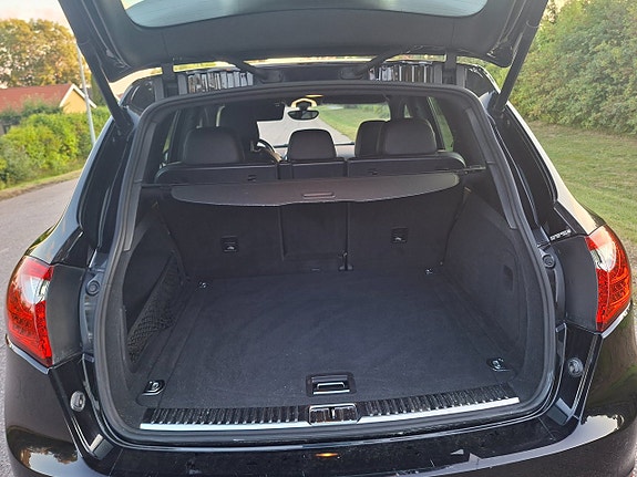 Porsche Cayenne 12 of 12