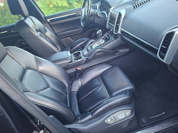 Porsche Cayenne 6 of 12