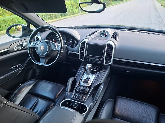 Porsche Cayenne 5 of 12