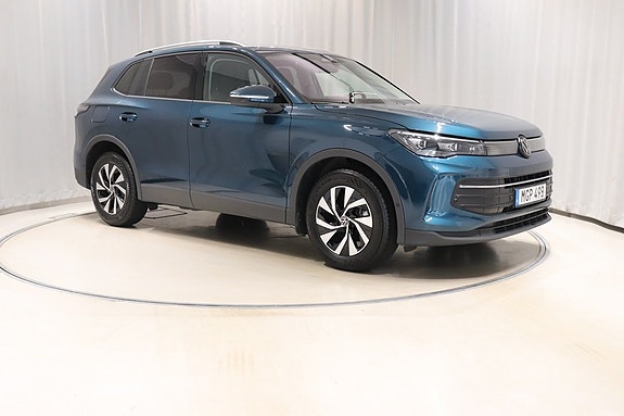 Volkswagen Tiguan 3 of 10