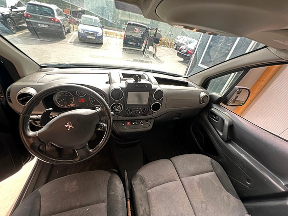 Peugeot Partner 4 of 8