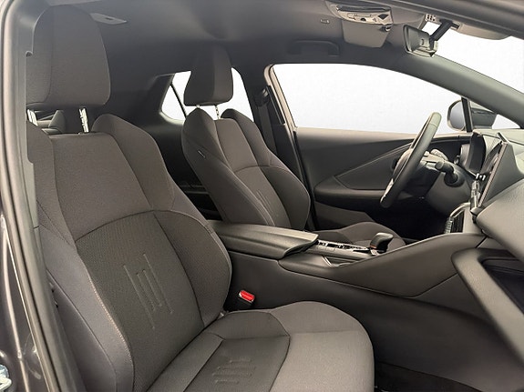 Toyota C-HR 14 of 30