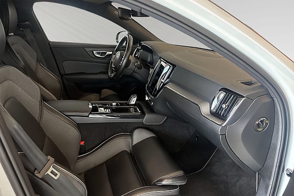 Volvo V60 10 of 27
