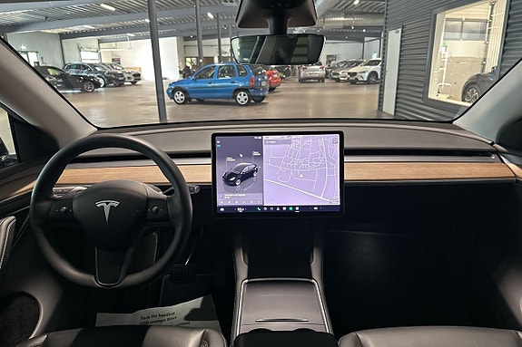 Tesla Model Y 8 of 22