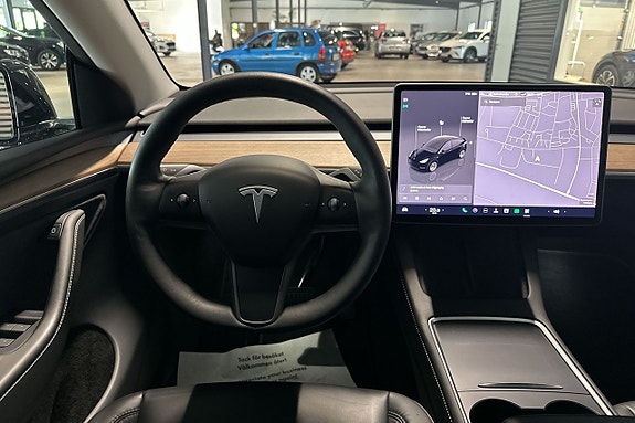 Tesla Model Y 9 of 22