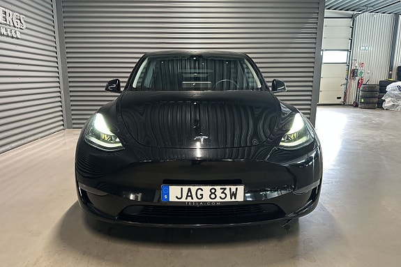 Tesla Model Y 2 of 22