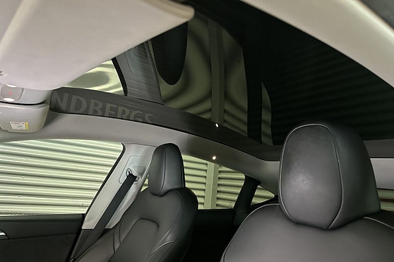 Tesla Model Y 18 of 22