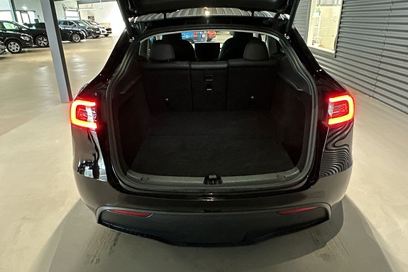 Tesla Model Y 21 of 22