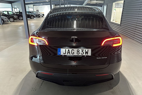 Tesla Model Y 5 of 22