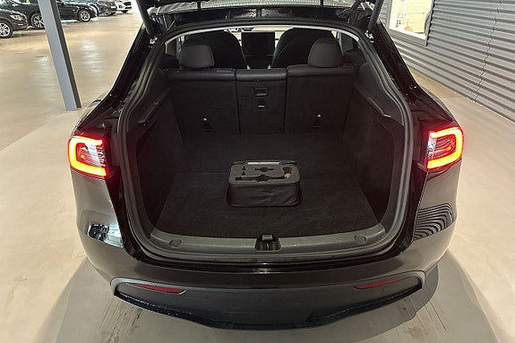 Tesla Model Y 22 of 22