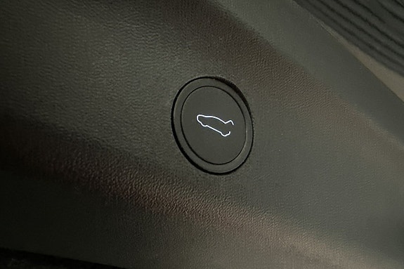 Tesla Model Y 20 of 22