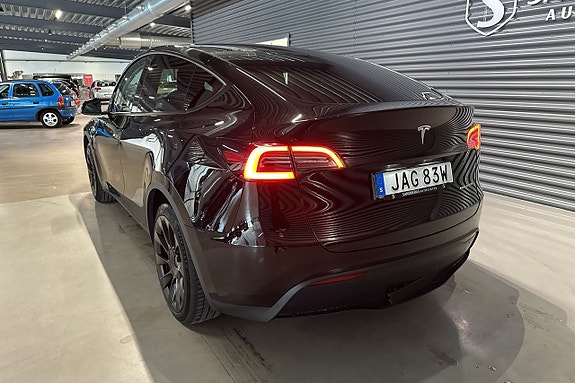 Tesla Model Y 6 of 22