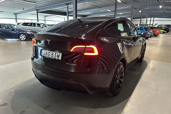 Tesla Model Y 4 of 22