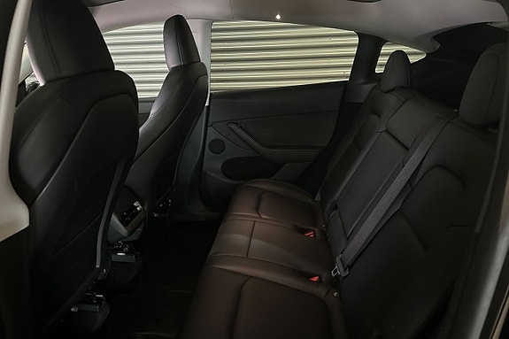 Tesla Model Y 19 of 22