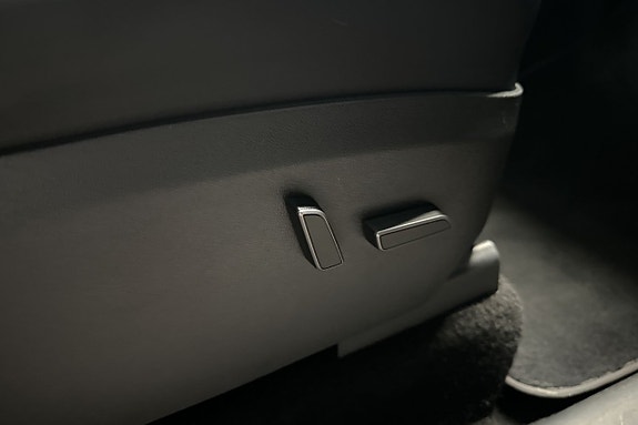 Tesla Model Y 17 of 22