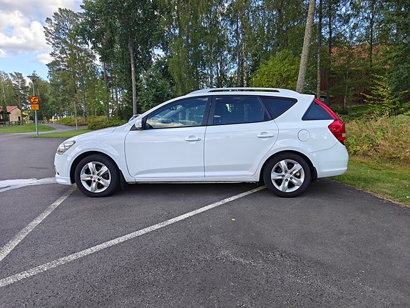 Kia Ceed 2 of 11