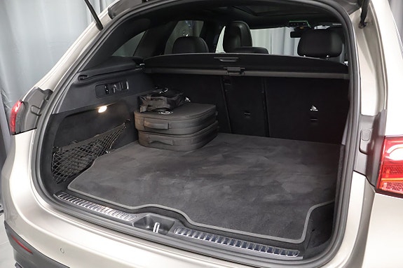Mercedes-Benz GLC300 de 13 of 26