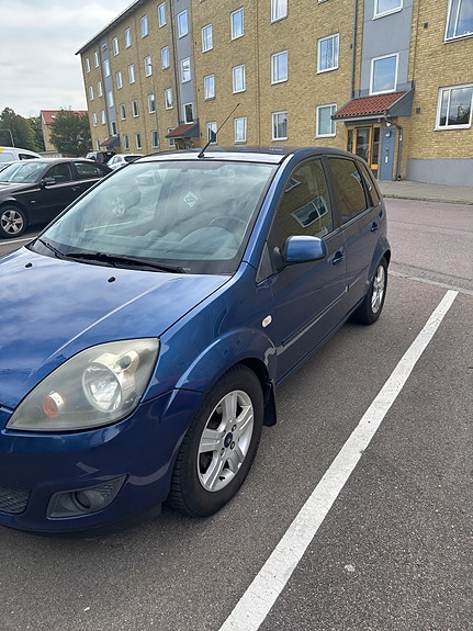 Ford Fiesta 2 of 9