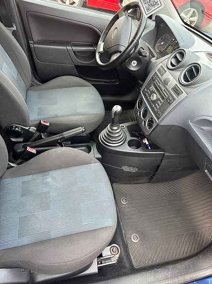 Ford Fiesta 4 of 9