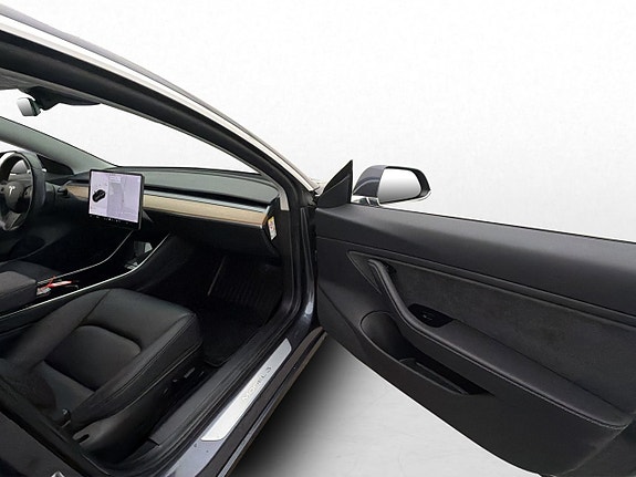 Tesla Model 3 16 of 30