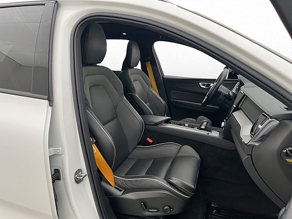 Volvo XC60 13 of 30