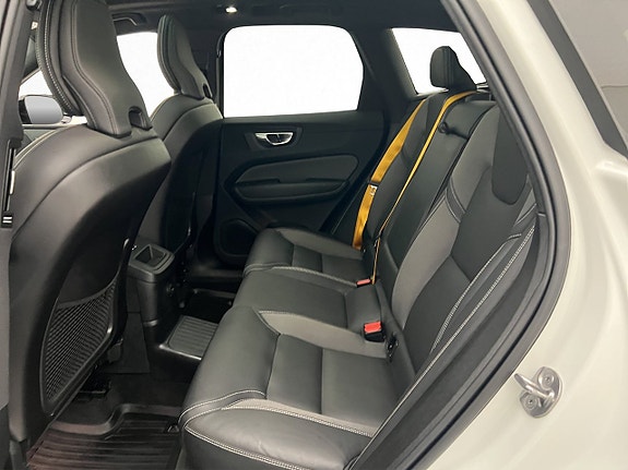 Volvo XC60 16 of 30