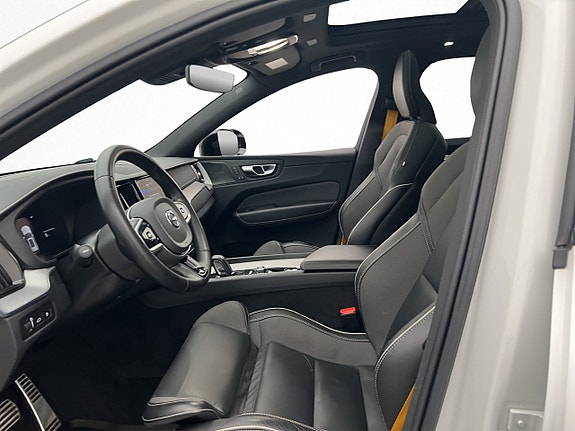 Volvo XC60 12 of 30