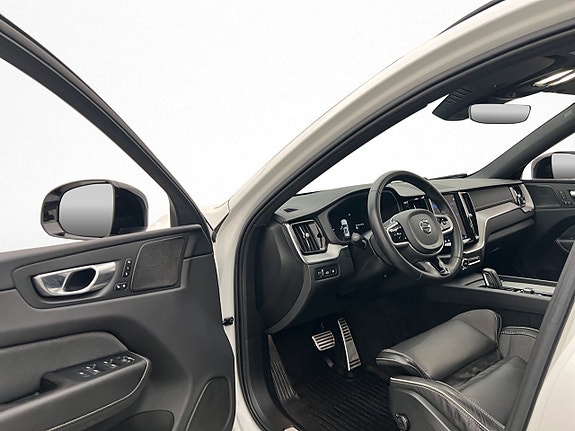 Volvo XC60 11 of 30