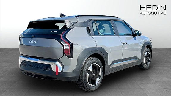Kia EV3 2 of 9