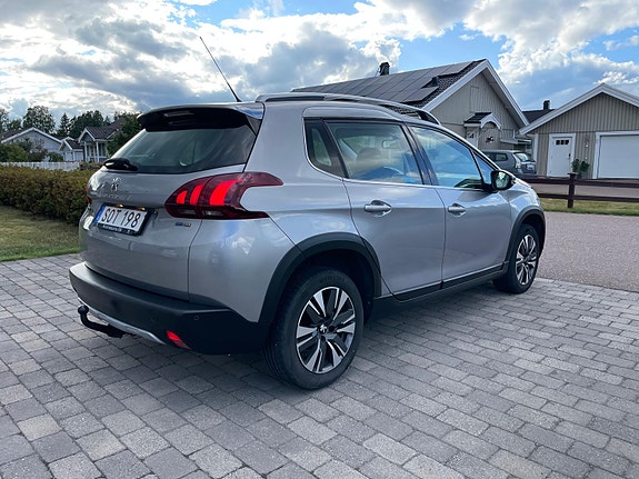 Peugeot 2008 2 of 9