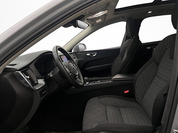 Volvo XC60 13 of 30