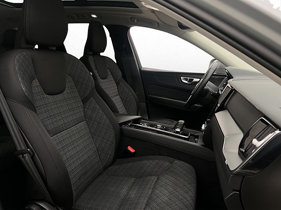 Volvo XC60 10 of 30