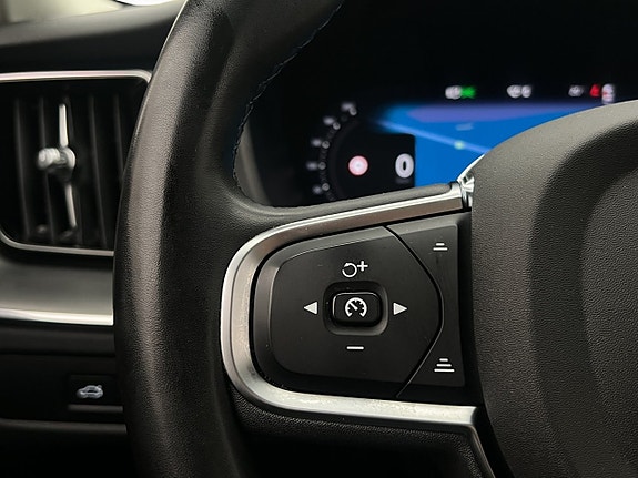 Volvo XC60 25 of 30