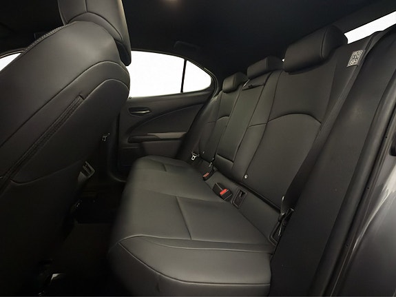 Lexus UX250h 10 of 26