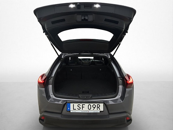 Lexus UX250h 8 of 26