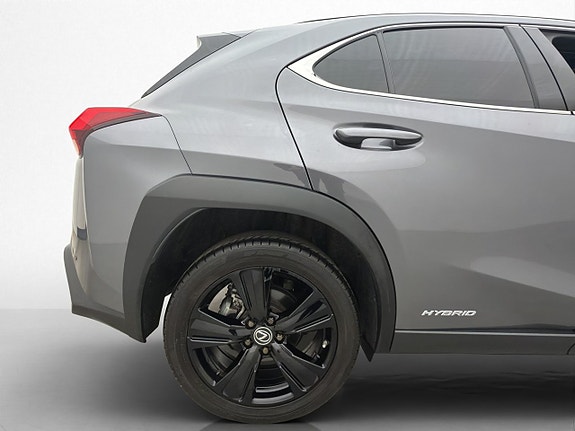 Lexus UX250h 25 of 26