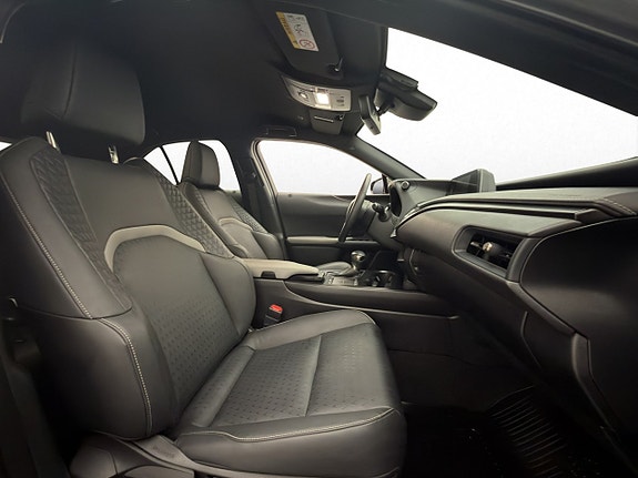 Lexus UX250h 9 of 26