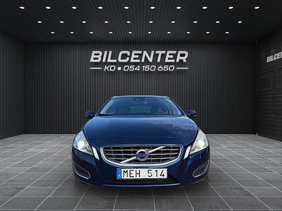 Volvo V60 2 of 21